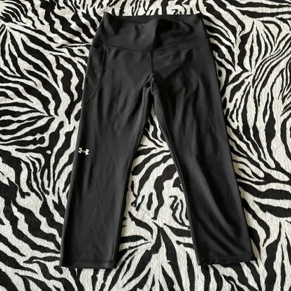 Under armour women’s black heat gear capris yoga pants legging tights size s